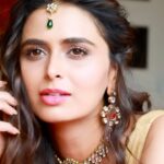 Meenakshi Dixit Instagram - Glimpse of creating memories ❤️ @munnasphotography #meenakshidixit #reelsinstagram #instagood #instagramreels #love #reels #reelitfeelit #trending #trendingsongs