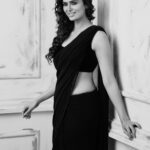 Meenakshi Dixit Instagram - Black & White 📸 #meenakshidixit #saree #instagood #instafashion #blackandwhite #love #trending