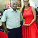 Meenakshi Dixit Instagram - Legendary Kundan Shah ji! My guru who identified me and gave me a direction. Happy Gurupurnima 🙏 #kundanshah #legendary #director #instagood #personality #greatness #love #respect #gurupurnima