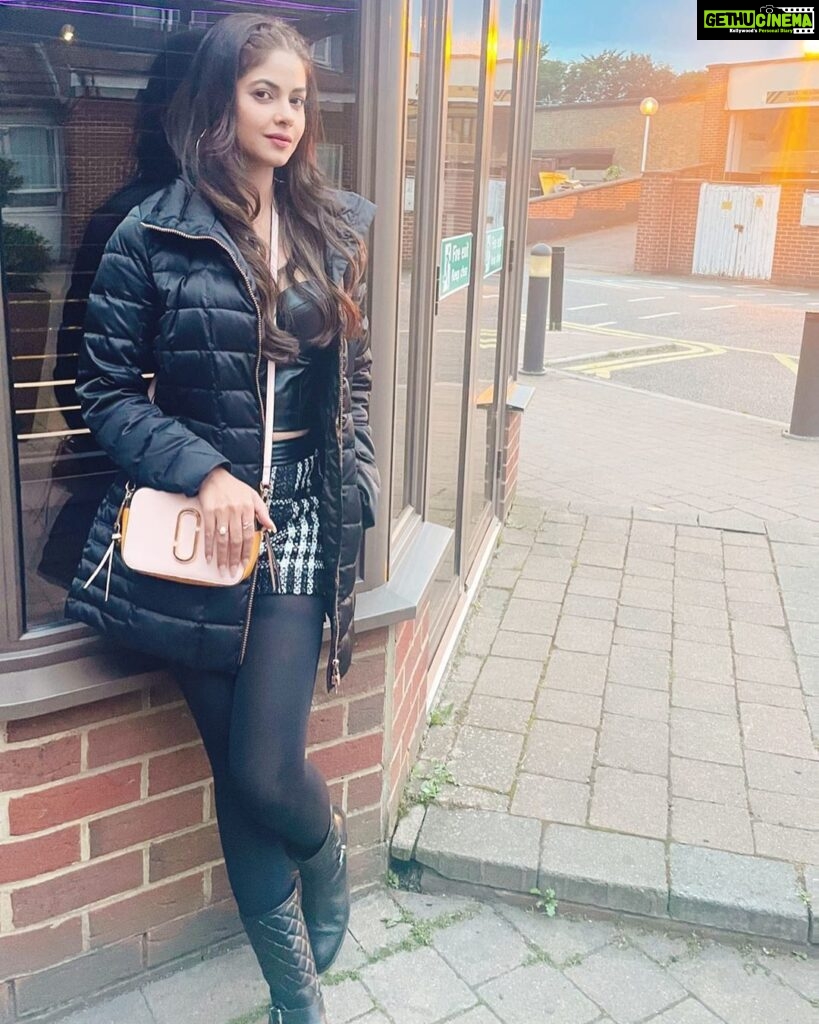 Meera Chopra Instagram - Somewhere in london!! #ontheroads #shooting #londondiaries Stockley Park West