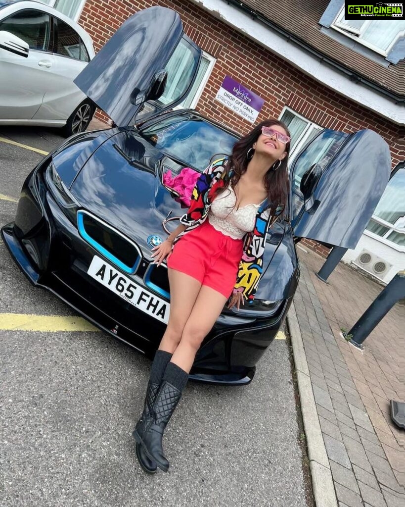 Meera Chopra Instagram - This car speeds like mad!! Felt like i was playing a video game😁😁 London, Unιted Kingdom