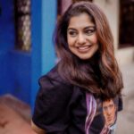 Meera Nandan Instagram - My smile for Saturdayyyy . 📸 @hazilmjalal @unnips @srindaa . #life #weekend #lastweekend #love #instagood #picoftheday #allsmiles #happyweekend Kochi, India