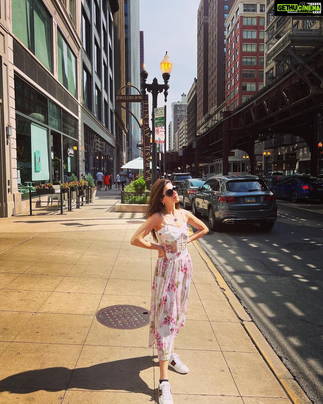 Mehrene Kaur Pirzada Instagram - Chicago 🇺🇸 Chicago Downtown