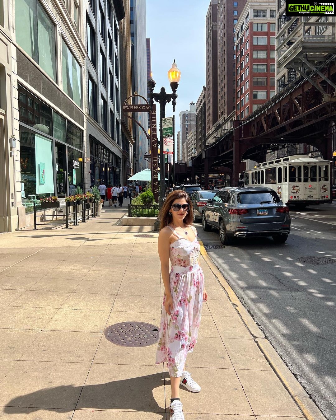 Mehrene Kaur Pirzada Instagram - Chicago 🇺🇸 Chicago Downtown