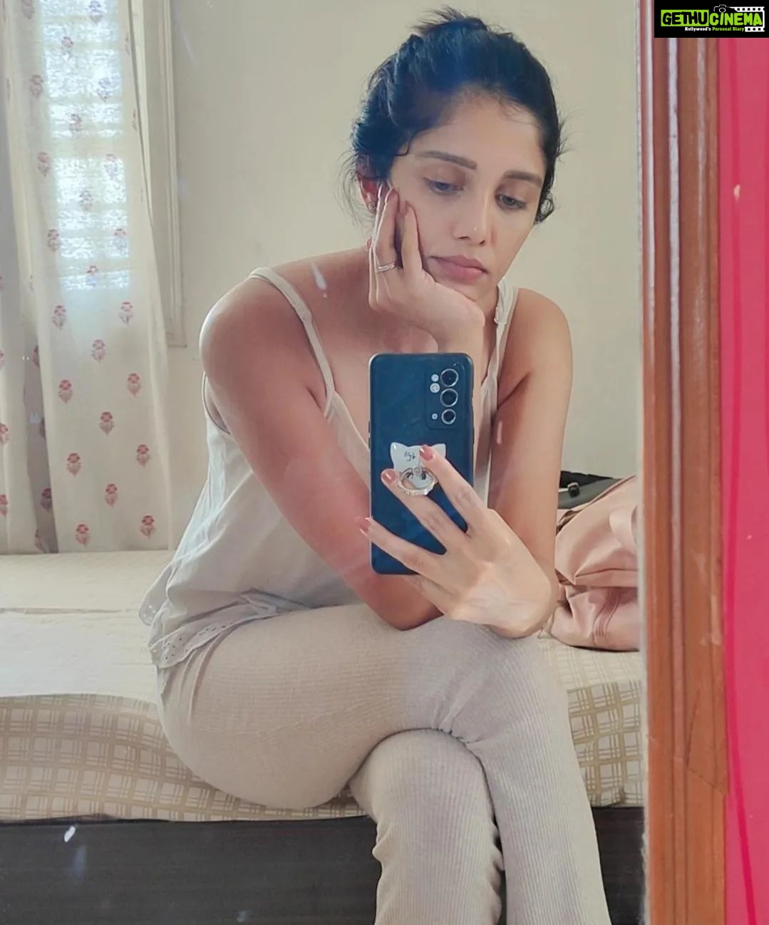 Milana Nagaraj Instagram - How a no shoot day looks like! @Home❤ #milananagaraj #KrissMi