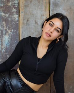 Mirnalini Ravi Instagram - Out the way world, I’ve got my sassy pants on today 🖤
@irst_photography