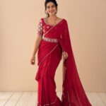 Mirnalini Ravi Instagram - Here comes your Valentine ♥️ #happyvalentinesday Wearing @label_kusumanjali Stylist @navadevi.rajkumar Accessories @rimliboutique @vivahbridalcollections M&H @kaviyaartistry_off Shot by @prachuprashanth