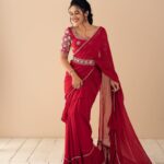 Mirnalini Ravi Instagram - Here comes your Valentine ♥️ #happyvalentinesday Wearing @label_kusumanjali Stylist @navadevi.rajkumar Accessories @rimliboutique @vivahbridalcollections M&H @kaviyaartistry_off Shot by @prachuprashanth