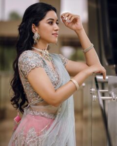 Mirnalini Ravi Instagram - இனிய பொங்கல் நல்வாழ்த்துக்கள் 🌾🌞 #pongalopongal 

Styled by @officialanahita 
Wearing @ashwinireddyofficial 
Accessories @mspinkpantherjewel
Hairstyling @priyanga_makeover_artistry 

Edited by @gk_.photography._ @mk_retoucher