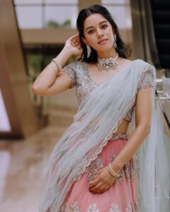 Mirnalini Ravi Instagram - இனிய பொங்கல் நல்வாழ்த்துக்கள் 🌾🌞 #pongalopongal 

Styled by @officialanahita 
Wearing @ashwinireddyofficial 
Accessories @mspinkpantherjewel
Hairstyling @priyanga_makeover_artistry 

Edited by @gk_.photography._ @mk_retoucher
