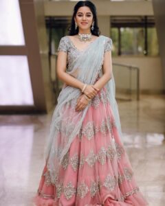 Mirnalini Ravi Instagram - இனிய பொங்கல் நல்வாழ்த்துக்கள் 🌾🌞 #pongalopongal 

Styled by @officialanahita 
Wearing @ashwinireddyofficial 
Accessories @mspinkpantherjewel
Hairstyling @priyanga_makeover_artistry 

Edited by @gk_.photography._ @mk_retoucher