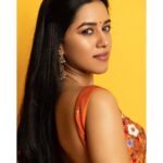 Mirnalini Ravi Instagram - Look on the bright side 🍋