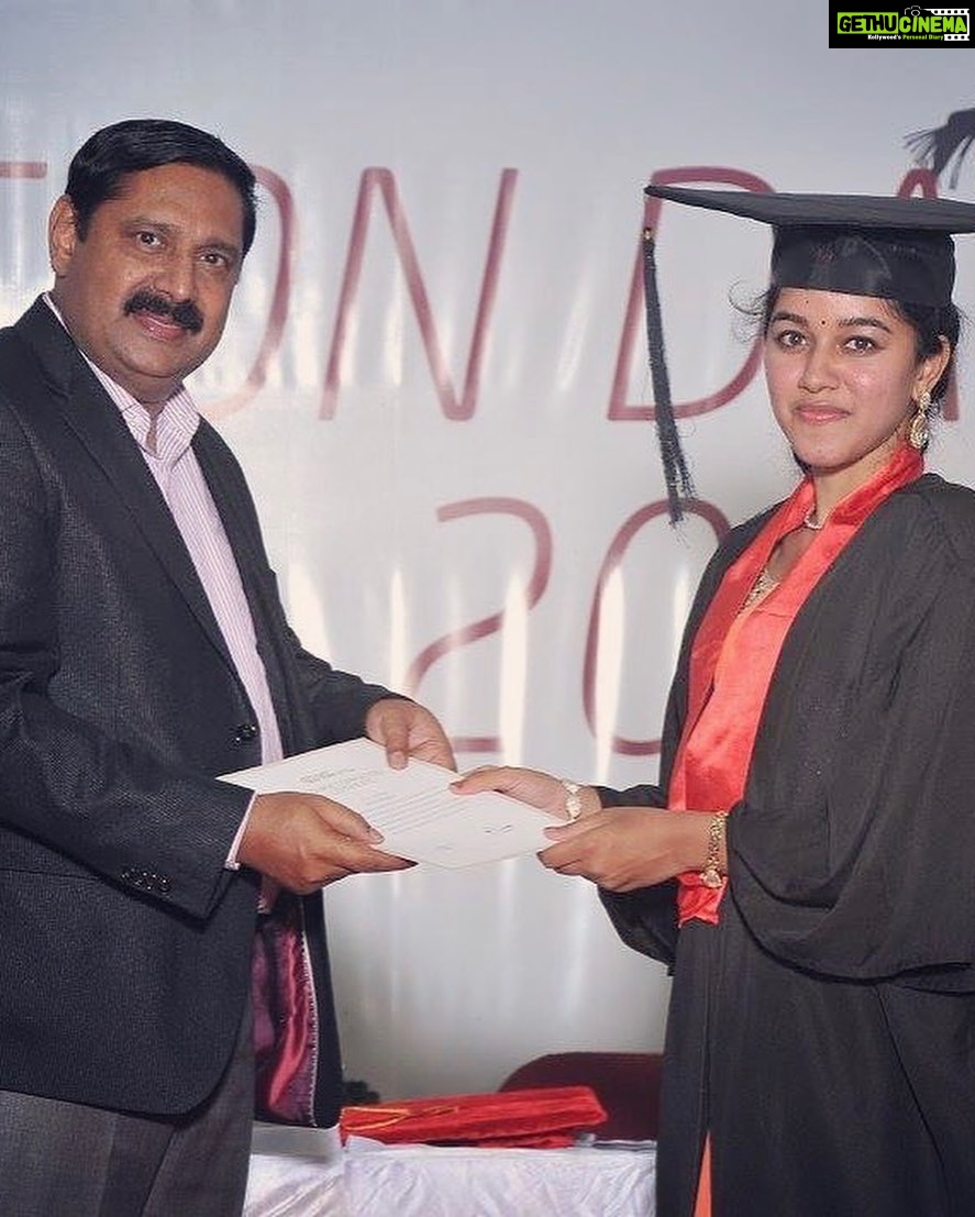 Mirnalini Ravi Instagram - Being an ENGINEER 👩💻 From Classroom -College - Graduation - to working for IBM ! Taking you guys to one of my sweetest period of life ! Few pictures but lots of emotions #throwback ❣️ Wishing you all a Happy Engineer’s Day 🤗 Bangalore, India