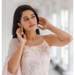 Mirnalini Ravi Instagram - 🌸 . . . . . Styled by @navadevi.rajkumar Wearing @studio_l_by_lini Mua @anushyaa_mua PC @pk_views