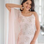 Mirnalini Ravi Instagram - 🌸As long as there is pink in the world, it will always be a better place🌸 . . . . . Styled by @navadevi.rajkumar Wearing @studio_l_by_lini Mua @anushyaa_mua PC @pk_views