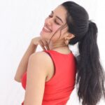 Mirnalini Ravi Instagram - A girl with Rosacea needs no blush powder ☺️