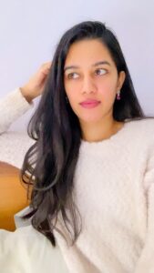 Mirnalini Ravi Instagram - Pretending to laugh for crush😻, but the conversation sucks🙆🏻‍♀️😖 Have you been there ?