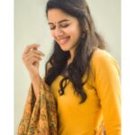 Mirnalini Ravi Instagram - Smiles from last match💛🏏 Pc @lokeshclicks_lc Wearing @prabhavofficial @bavanisuryaa Styled by @ashez_0112