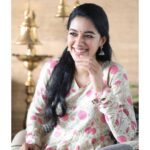 Mirnalini Ravi Instagram - Back to saying STAY HOME STAY SAFE 🏡 #stylebynava #stylewithnava Wearing @magizham_boutique Mua @anushyaa_mua Pc @parvathamsuhasphotography Stylist @navadevi.rajkumar 🏆❤️