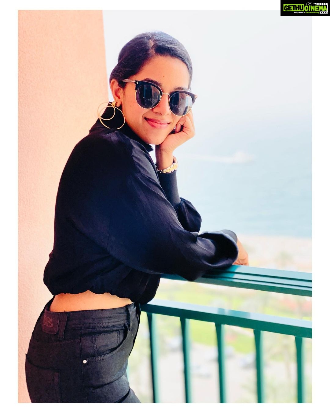 Mirnalini Ravi Instagram - Hello from The Palm 🌴 Atlantis, Palm Island, Dubai