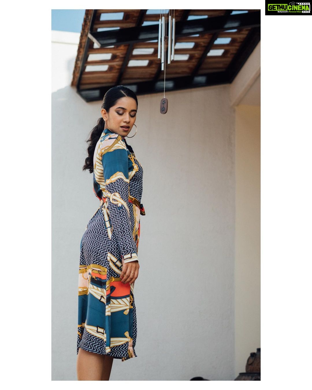 Mirnalini Ravi Instagram - “MEDUSA” 🔱 . . . Shot by @christopherchullan @natureskid__ make up by @nabeelooolala_makeup
