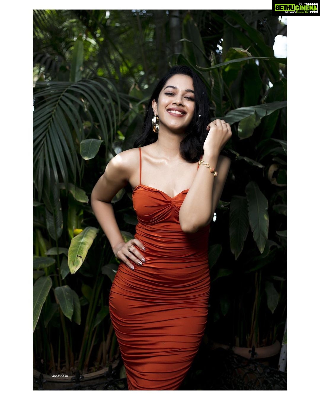 Mirnalini Ravi Instagram - MOOD : BURNT ORANGE 🍊 . . . MUA : @nabeelooolala_makeup PC : @vjwesley
