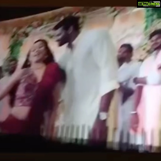 Mirnalini Ravi Instagram - I cant ask for more ❤️🥲 Dedicating all this to my master @brinda_gopal and @musicthaman for this blockbuster song #tumtum Special thanks to @anandshank @vinodkumar_offcl for giving me this wonderful opportunity ❤️ Last but not the least,none of this would have happened without my “supporters” who led me from “Dubsmash to big screen” 🙏❤️ #ENEMY #enemydeepavali 🪔💥