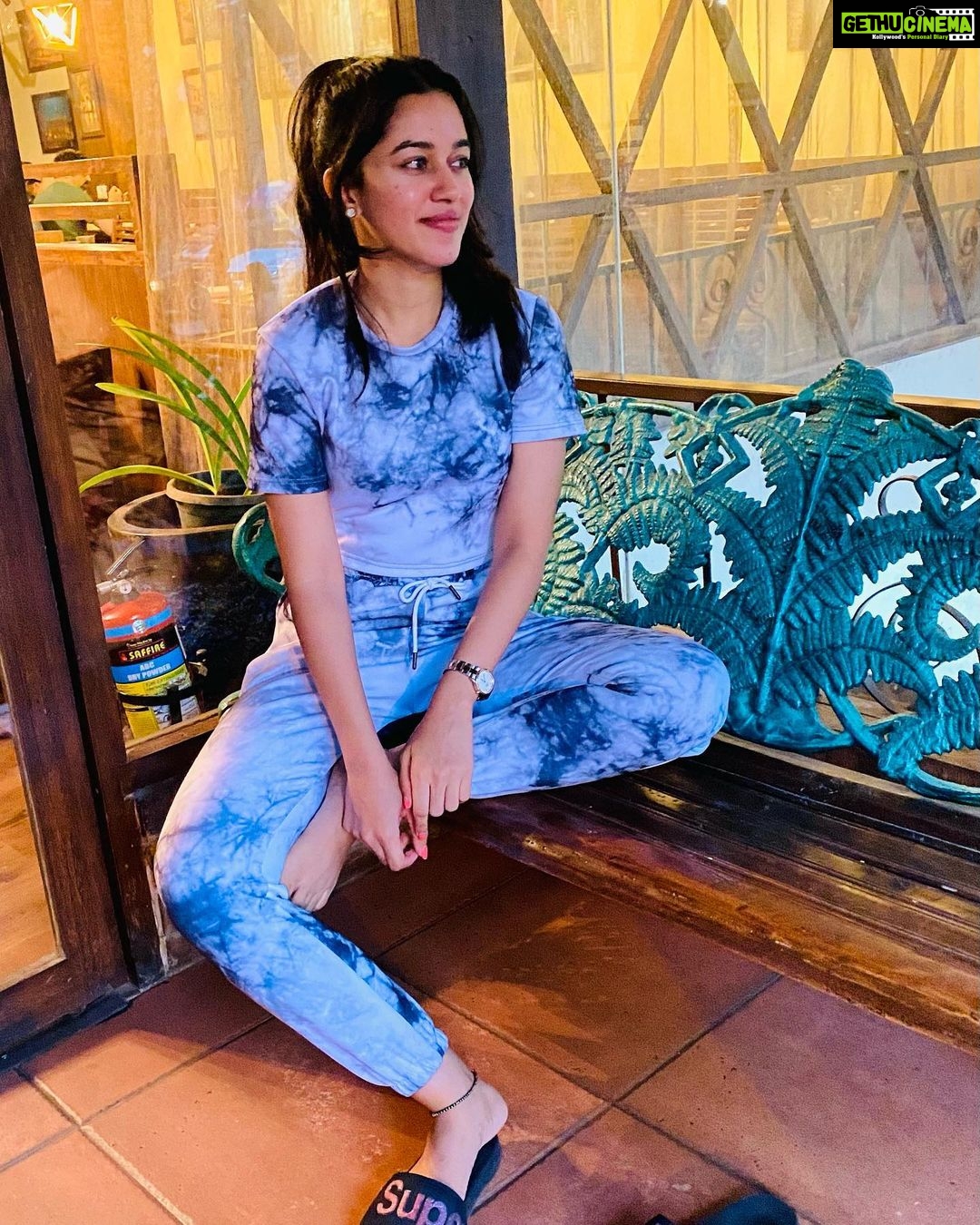 Mirnalini Ravi Instagram - My Tie-Dye Photo-dump ! Okay so the last picture of the series has a message though 💁🏻♀️ “SANITISE “ Indranagar Banglore