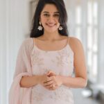 Mirnalini Ravi Instagram - 🌸As long as there is pink in the world, it will always be a better place🌸 . . . . . Styled by @navadevi.rajkumar Wearing @studio_l_by_lini Mua @anushyaa_mua PC @pk_views