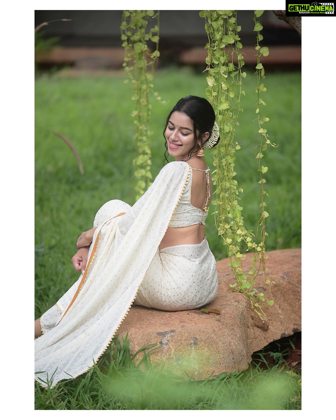 Mirnalini Ravi Instagram - Happy Onam 🌼 #onam2021