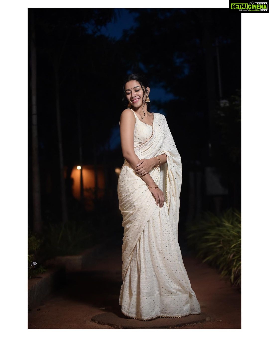 Mirnalini Ravi Instagram - Happy Onam 🌼 #onam2021