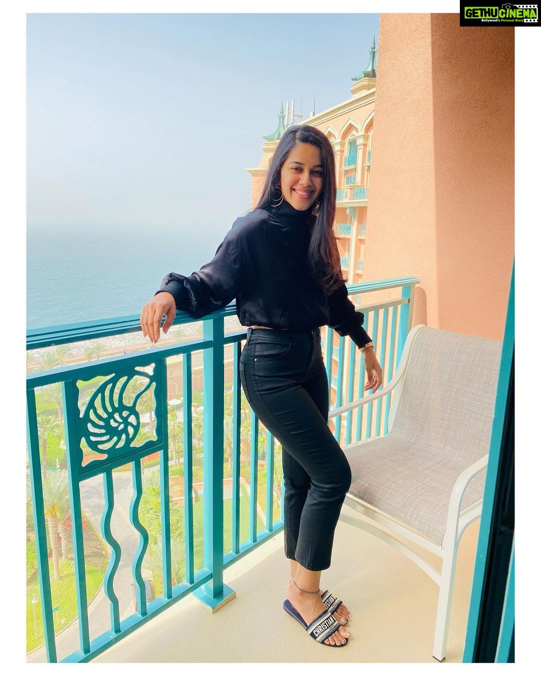 Mirnalini Ravi Instagram - Hello from The Palm 🌴 Atlantis, Palm Island, Dubai