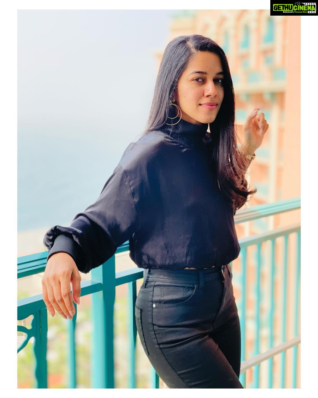 Mirnalini Ravi Instagram - Hello from The Palm 🌴 Atlantis, Palm Island, Dubai