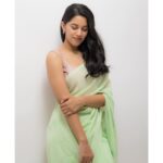 Mirnalini Ravi Instagram - Mom’s Saree Mom’s Me 💚💖 . . . PC @christopherchullan MUA @makeupbyvarsharajendraprasad