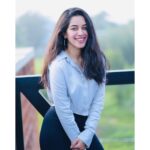Mirnalini Ravi Instagram - Happy 2021 🤍🔥 #Happynewyear