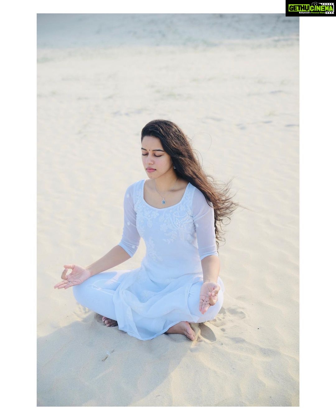 Mirnalini Ravi Instagram - Hanging out with my soul 🧘🏻♀️