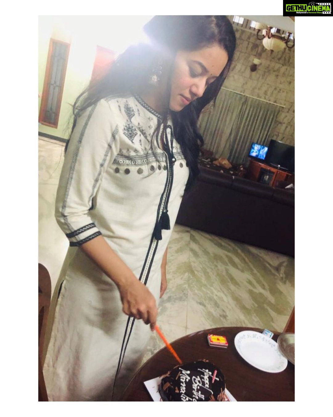Mirnalini Ravi Instagram - May 10/2020 ❤️#TheLockdownBirthday🧁 I am still not sure if I really deserve the Love you guy’s showered on me yesterday! I am truely speechless & emotional typing this ! This motivates me to be more responsible & work harder to deserve everything you guys gave me 💕🙏🏻 Thank you everybody! In return i give u all a piece of my heart ❤️ PS : obviously you guys know i am good in cloning 👽😂 !