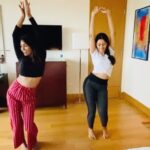 Mirnalini Ravi Instagram - 💯 Million views for #TUMTUM ❤️ Gratitude post 🙏 It was a half day dance rehearsal with @nithilarb @prashannababu89 & 2days of shoot with a awesome team ! Little did we know this song was going to be this big ✨ Thanks for all your unconditional love 💕 @brinda_gopal @anandshank @actorvishalofficial @vinodkumar_offcl @rdrajasekar.isc @musicthaman @asat._.official