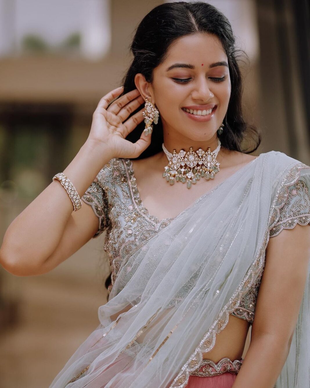 Mirnalini Ravi Instagram - இனிய பொங்கல் நல்வாழ்த்துக்கள் 🌾🌞 #pongalopongal
Styled by @officialanahita
Wearing @ashwinireddyofficial
Accessories @mspinkpantherjewel
Hairstyling @priyanga_makeover_artistry
Edited by @gk_.photography._ @mk_retoucher Mirnalini Ravi Instagram - இனிய பொங்கல் நல்வாழ்த்துக்கள் 🌾🌞 #pongalopongal Styled by @officialanahita Wearing @ashwinireddyofficial Accessories @mspinkpantherjewel Hairstyling @priyanga_makeover_artistry Edited by @gk_.photography._ @mk_retoucher