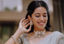 Mirnalini Ravi Instagram - இனிய பொங்கல் நல்வாழ்த்துக்கள் 🌾🌞 #pongalopongal Styled by @officialanahita Wearing @ashwinireddyofficial Accessories @mspinkpantherjewel Hairstyling @priyanga_makeover_artistry Edited by @gk_.photography._ @mk_retoucher