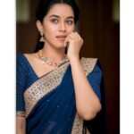 Mirnalini Ravi Instagram - Merry Christmas 🎄🎅🏻 🎁 . . . . . PC @camerasenthil Wearing @bespoketanyabatra @mspinkpantherjewel Mua @kaviyaartistry_off @priyanga_makeover_artistry