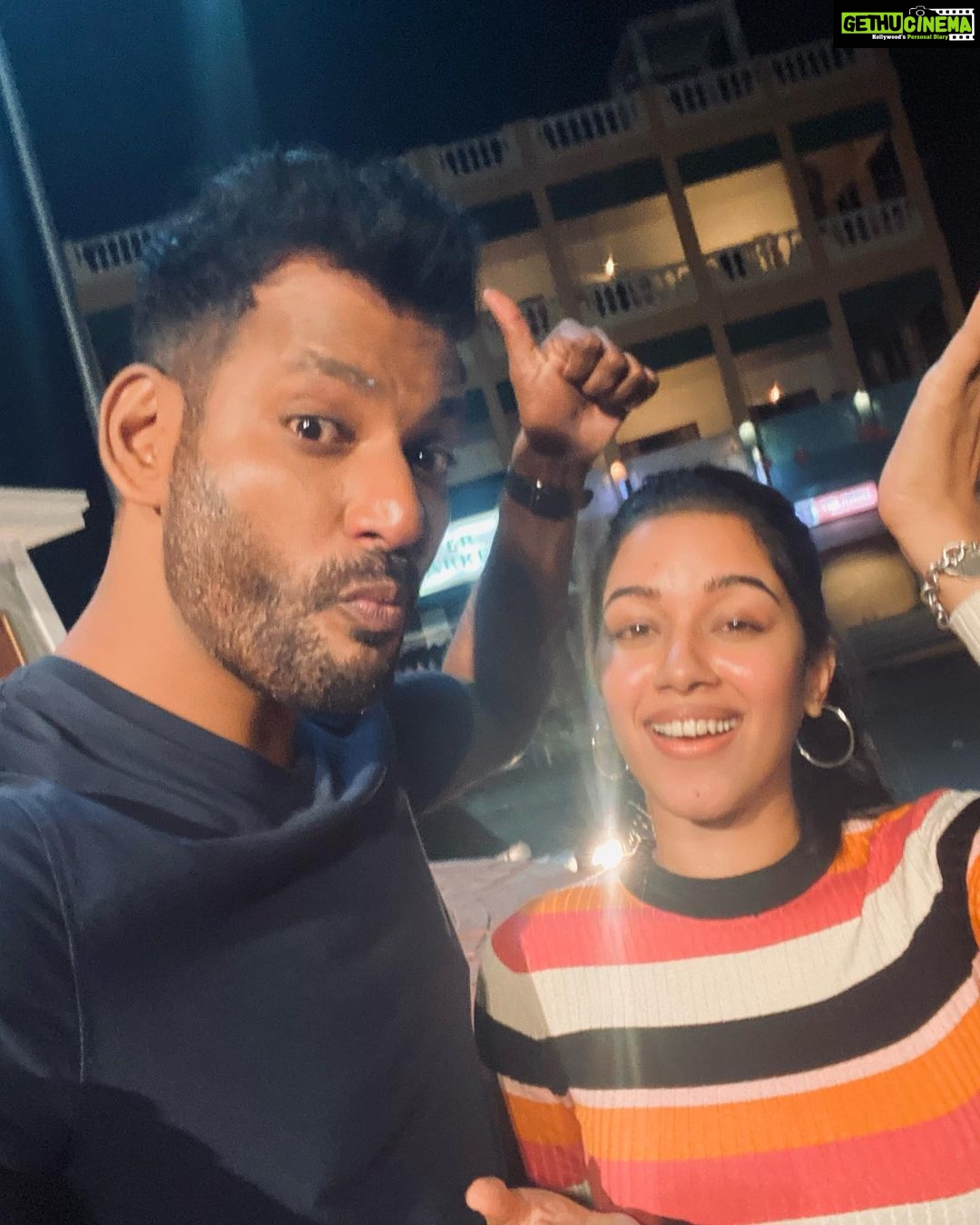 Mirnalini Ravi Instagram - Successfully completed first schedule of #vishal30π Super Grateful to have been a part of this energetic team !π An absolute fun roller coaster experience it was !β€οΈ @anandshank @vinod.scotch @rdrajasekar.isc @mini.studio_ @aryaoffl Ramoji Film City