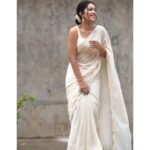 Mirnalini Ravi Instagram - There's something magical about this festival. It transforms the ordinary into the extraordinary, darkness into light and agony into ecstasy. Happy Navratri week to you and your family. PC @madhu_india_photography MUA @varsha_bridalmakeover Accessories @daivik.in Saree @thetealboutique Blouse @vrksh.ramya