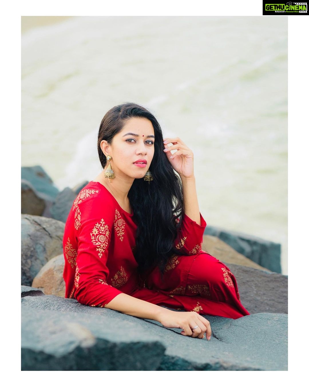 Mirnalini Ravi Instagram - Embrace the glorious mess you are ❤️