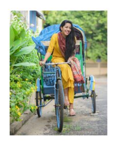 Mirnalini Ravi Instagram - #RickshawKari 🛺 PC @madhu_india_photography MUA @varsha_bridalmakeover