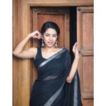 Mirnalini Ravi Instagram - It isn’t about being Noted , It is about being remembered 🖤 PC @madhu_india_photography MUA @varsha_bridalmakeover Saree from @studiovirupa Accessories @t.tattle