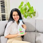 Mirnalini Ravi Instagram – Never worry about stains when you have Ariel liquid in hands. With @ariel.india ‘s Liquid Matic by my side, I feel very confident and fresh! Ariel is the brand that I trust the most when it comes to removing the toughest stains in 1 wash, leaving clothes smelling fresh and looking new. Order today and give your clothes the best care possible!

#ArielStainRemovalExpert #ArielIndia #Ariel #collab
