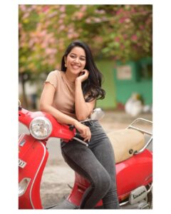 Mirnalini Ravi Instagram - Corona is contagious,So is Smile ! Spread the latter🤪