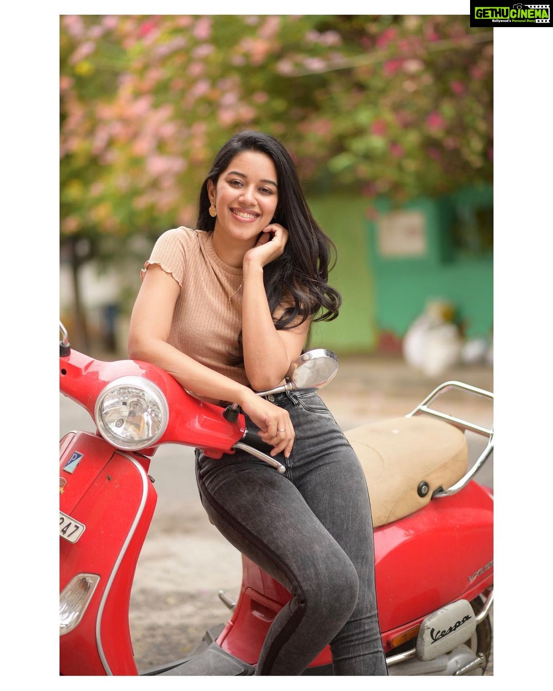 Mirnalini Ravi Instagram - Corona is contagious,So is Smile ! Spread the latter🤪