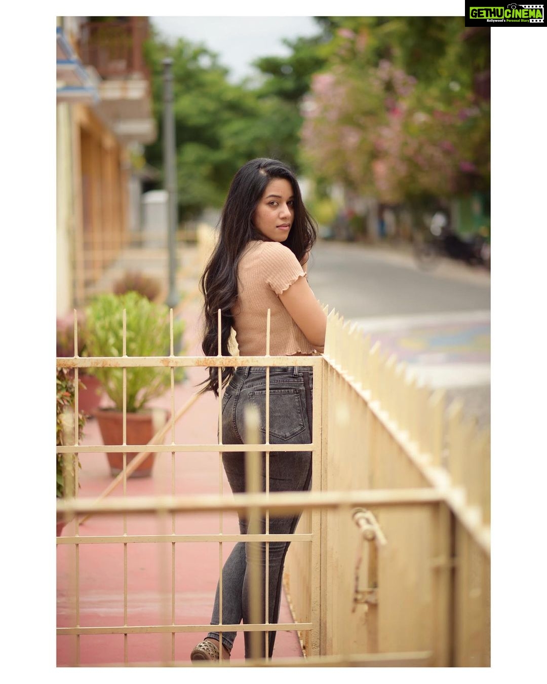 Mirnalini Ravi Instagram - Corona is contagious,So is Smile ! Spread the latter🤪